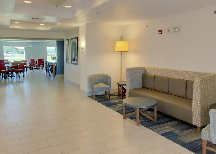 Holiday Inn Express & Suites Le Mars By Ihg
