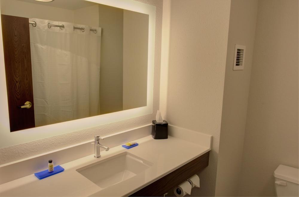 Hotel Express & By Ihg