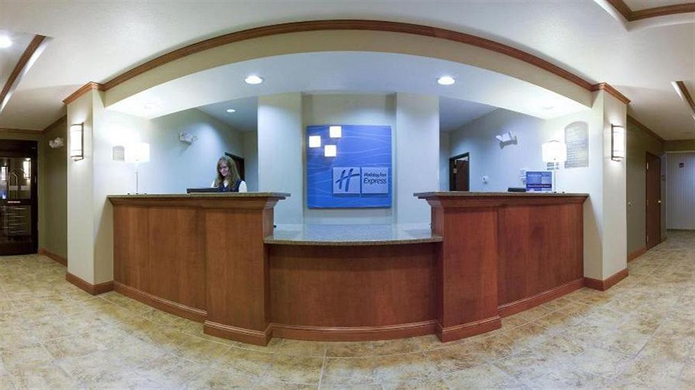 Express & By Ihg 2*