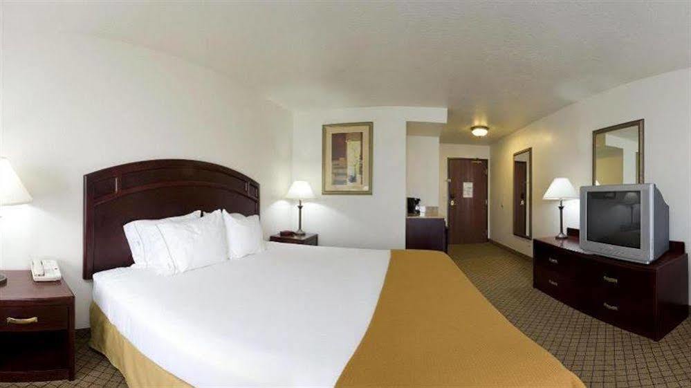 Hotel Express & By Ihg 2*